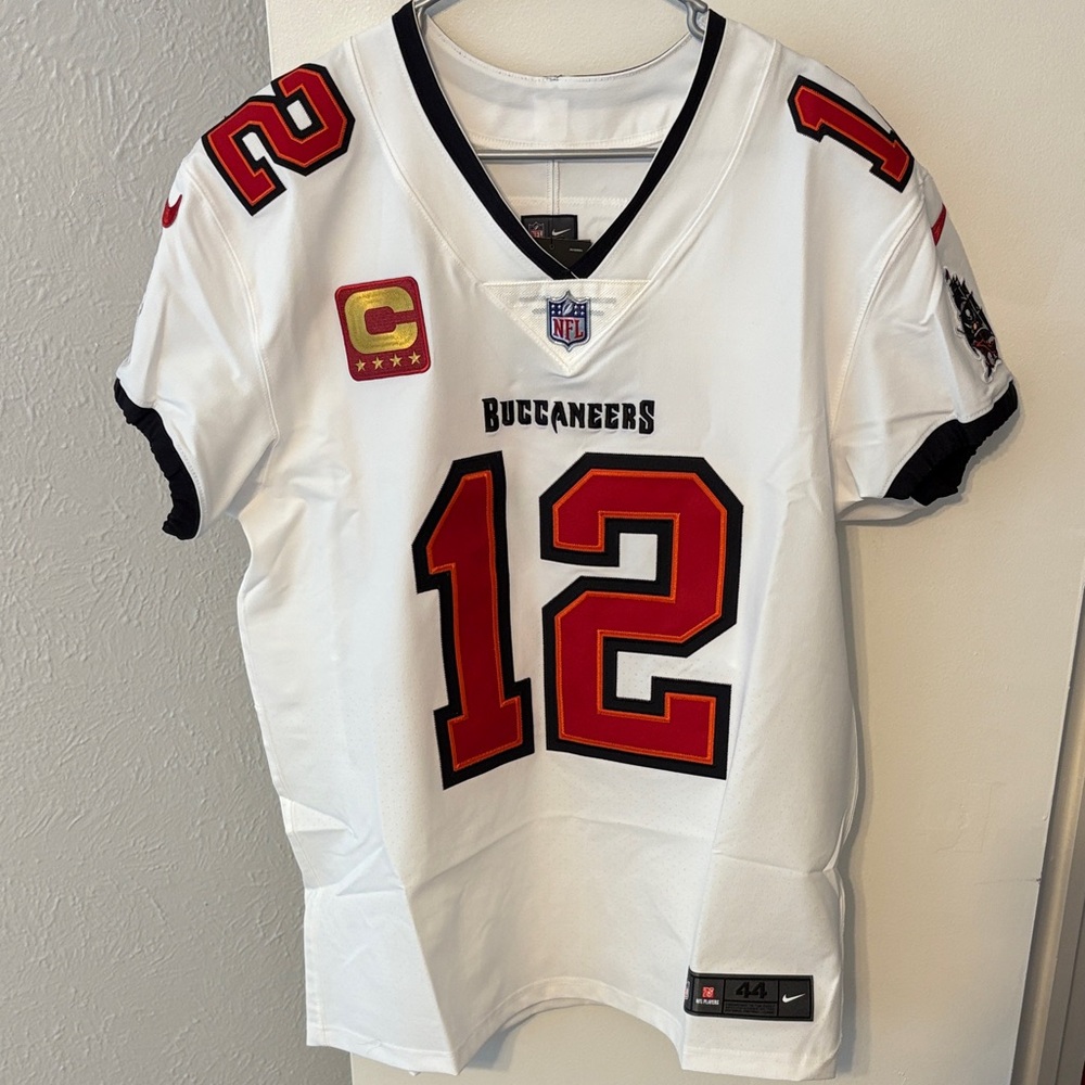 Tom Brady NFL Buccaneers On-Field Jersey in White and Black, stitched